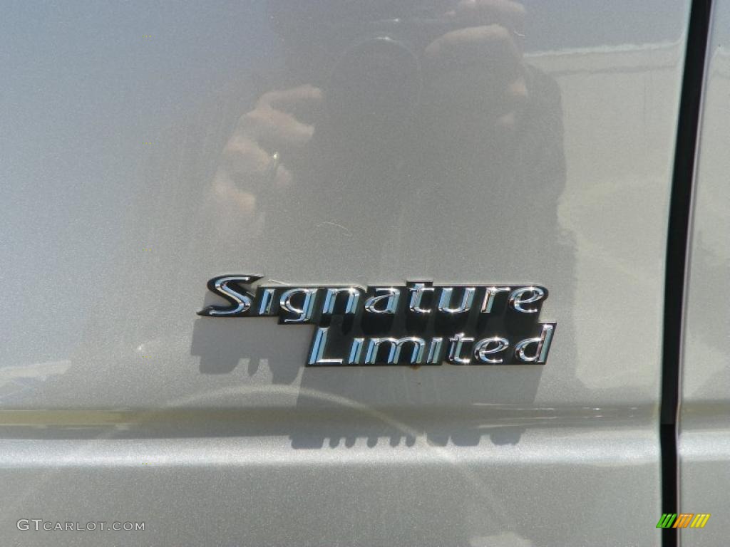 2010 Lincoln Town Car Signature Limited Marks and Logos Photo #49174889