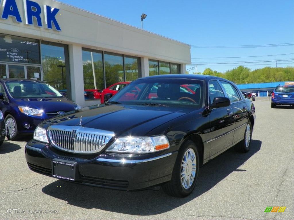 2010 Town Car Continental Edition - Black / Black photo #1