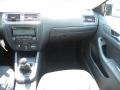 Black - Jetta SE Sedan Photo No. 15