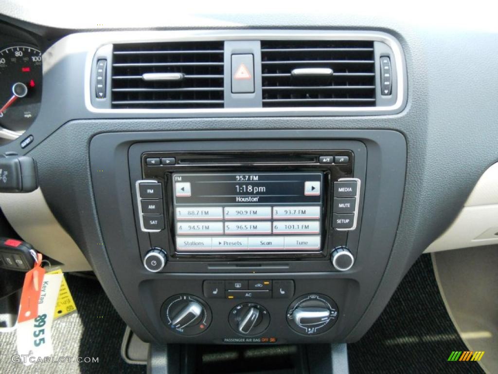 2011 Volkswagen Jetta SE Sedan Controls Photo #49177298