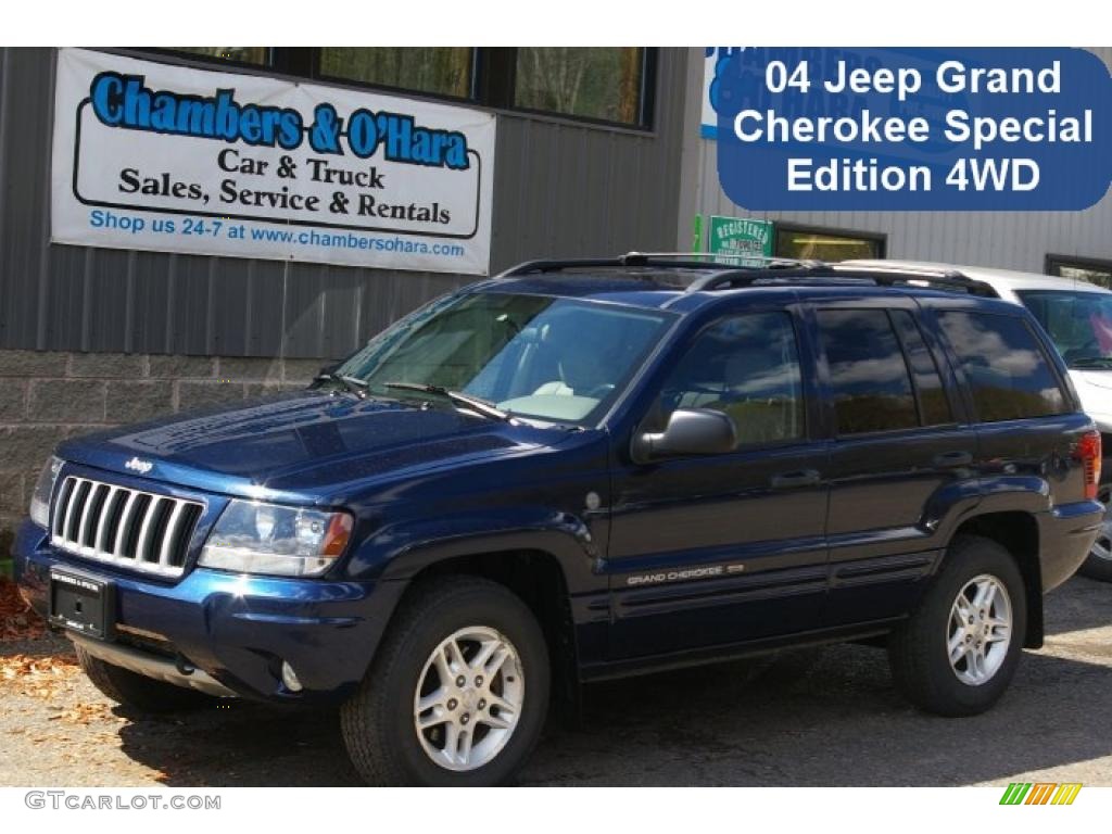 2004 Grand Cherokee Laredo 4x4 - Midnight Blue Pearl / Taupe photo #1