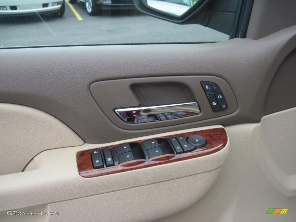 2010 GMC Yukon XL SLT Controls Photo #49178558