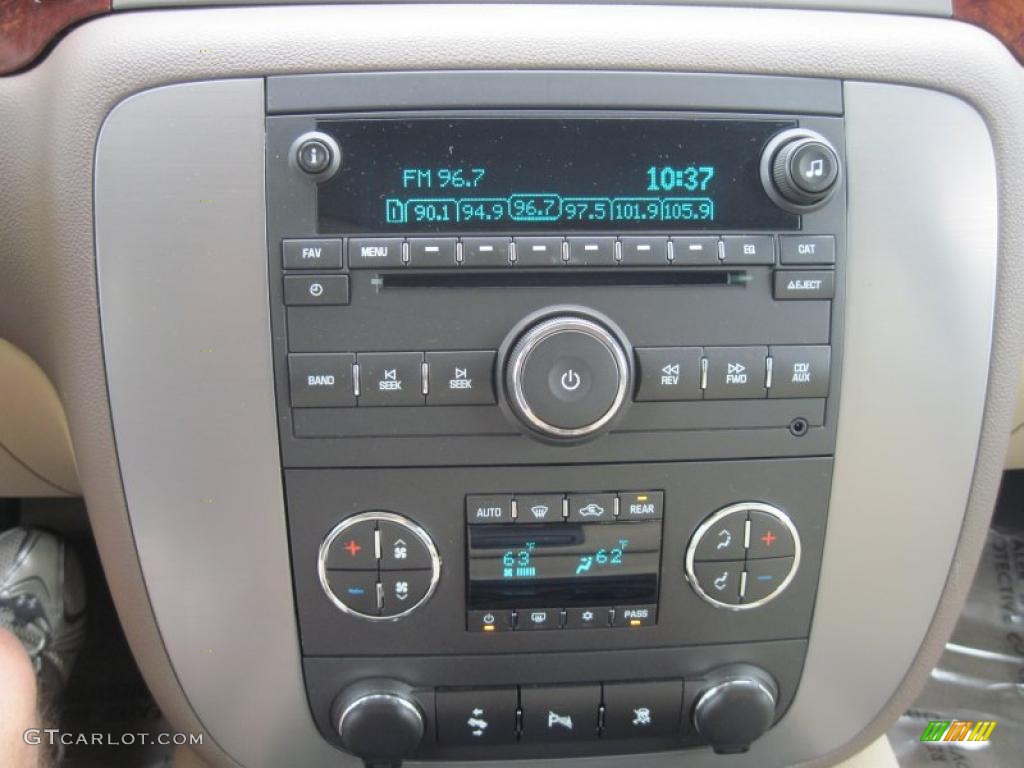 2010 GMC Yukon XL SLT Controls Photos