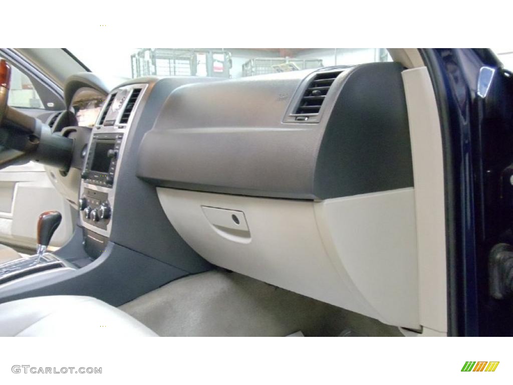 2006 300 C HEMI - Midnight Blue Pearlcoat / Dark Slate Gray/Light Graystone photo #20