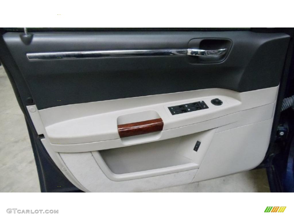 2006 300 C HEMI - Midnight Blue Pearlcoat / Dark Slate Gray/Light Graystone photo #24