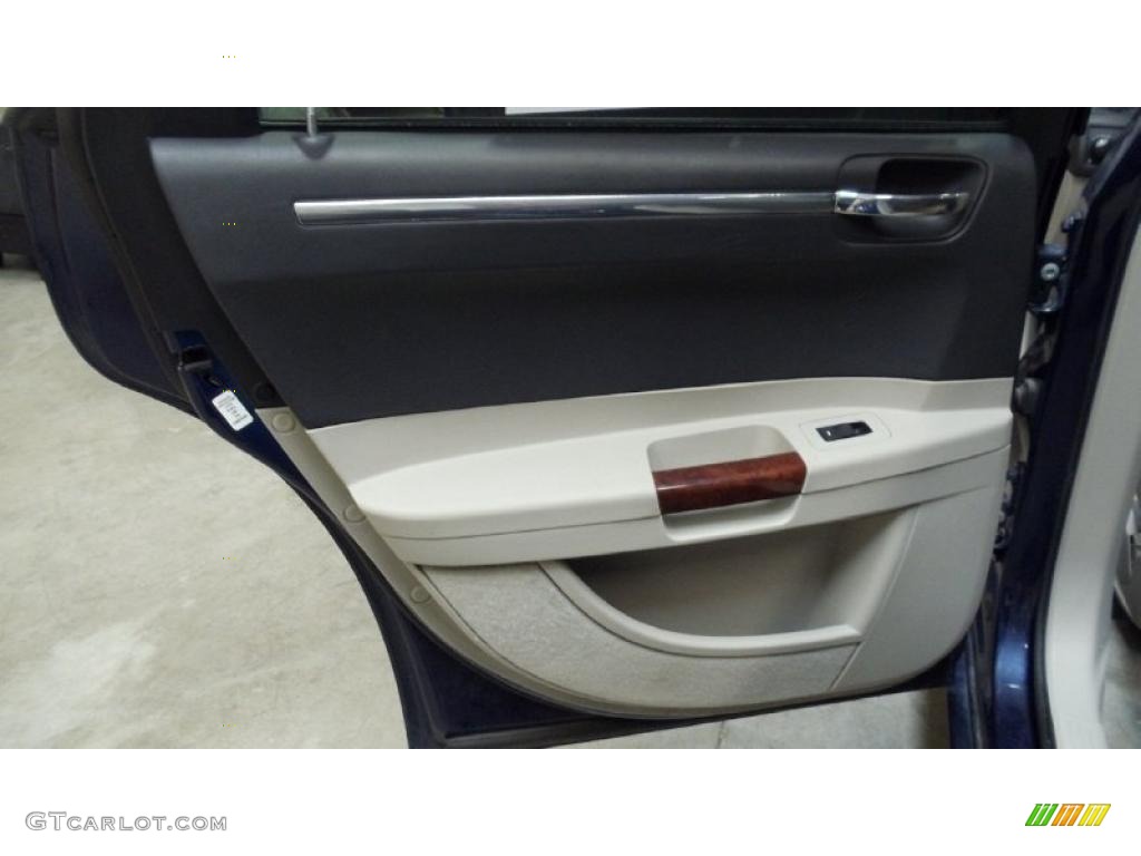 2006 300 C HEMI - Midnight Blue Pearlcoat / Dark Slate Gray/Light Graystone photo #25