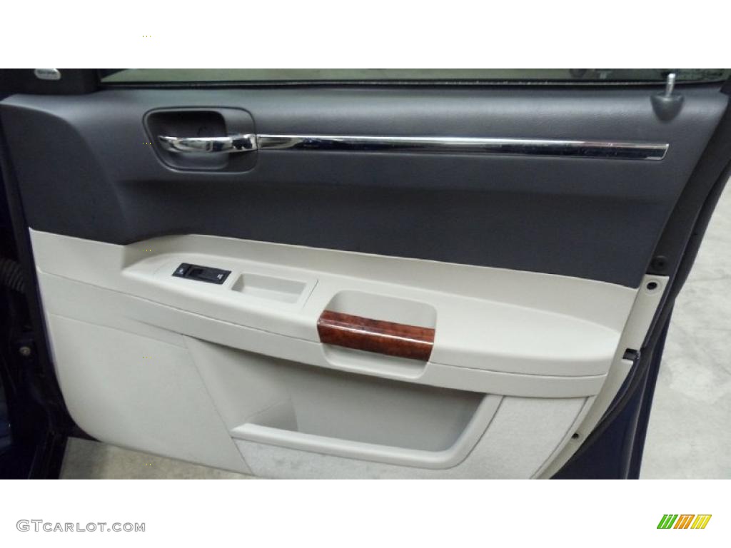 2006 300 C HEMI - Midnight Blue Pearlcoat / Dark Slate Gray/Light Graystone photo #26