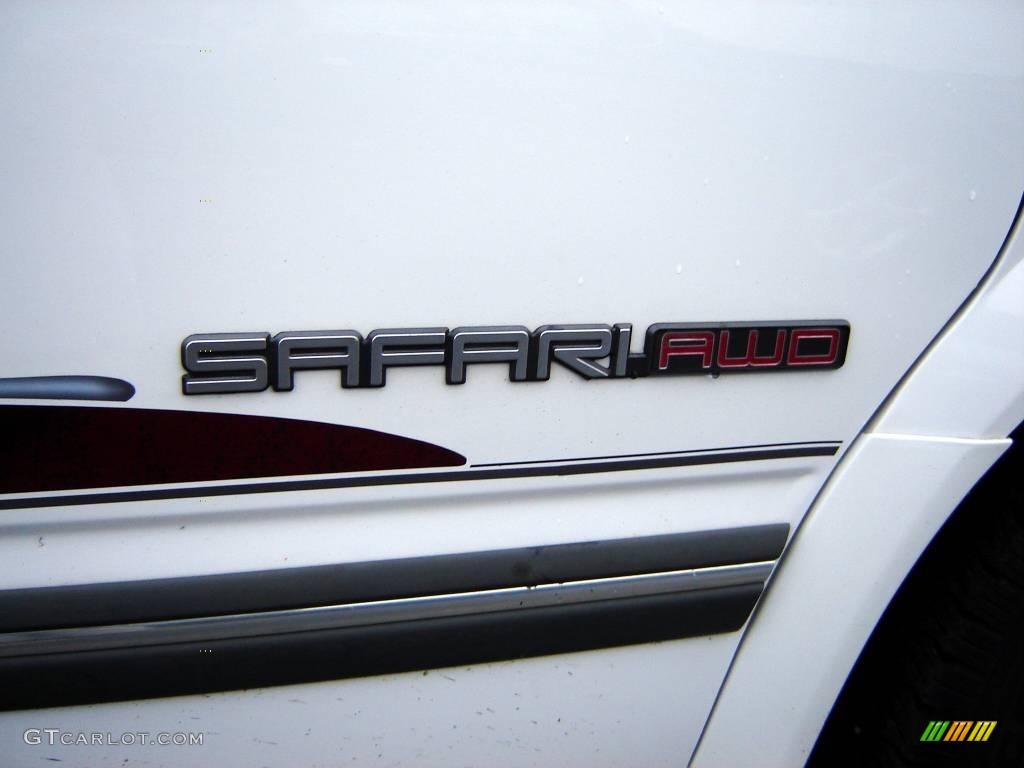1998 Safari SLX AWD Passenger Van - Ghost White / Medium Grey photo #10