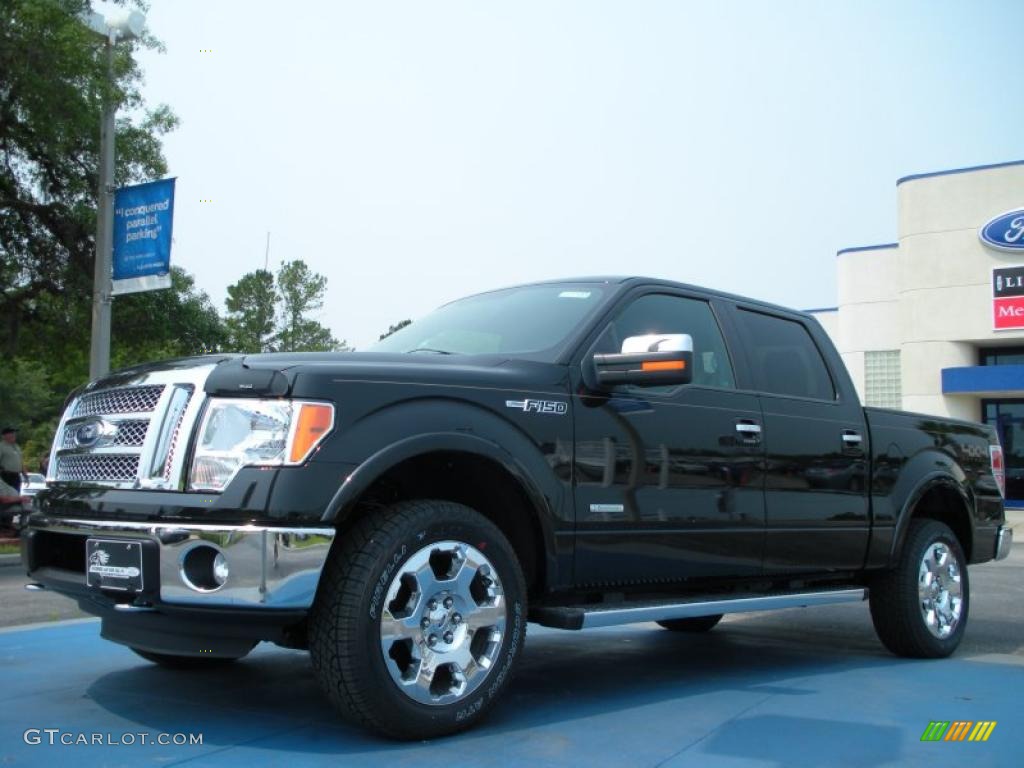 2011 F150 Lariat SuperCrew 4x4 - Tuxedo Black Metallic / Black photo #1