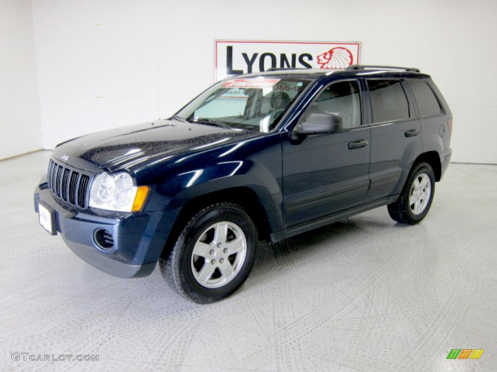 2005 Grand Cherokee Laredo 4x4 - Midnight Blue Pearl / Medium Slate Gray photo #1