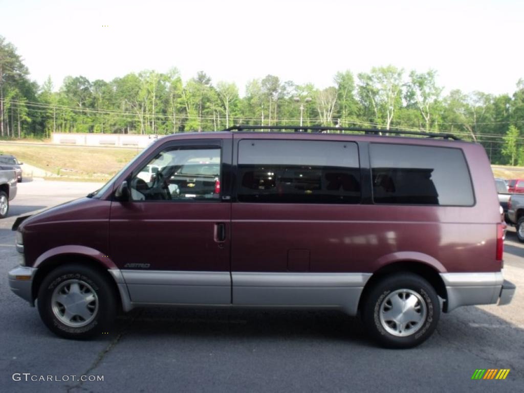 1997 Astro LS Passenger Van - Cyclamen Purple Metallic / Gray photo #4