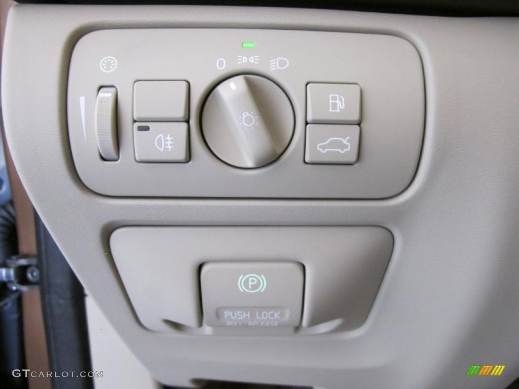 2011 Volvo XC60 T6 AWD Controls Photo #49204808