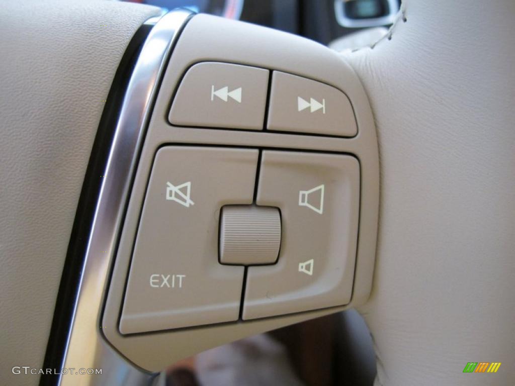 2011 Volvo XC60 T6 AWD Controls Photo #49204853