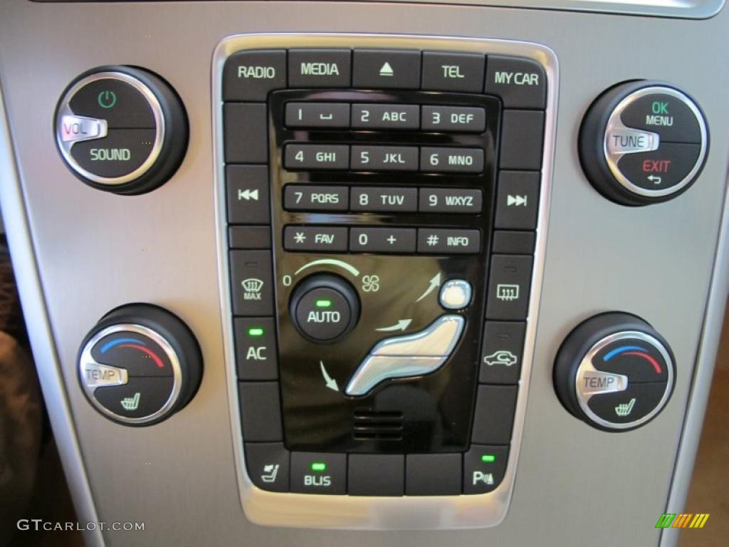 2011 Volvo XC60 T6 AWD Controls Photo #49204880