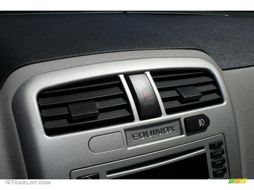 2005 Equinox LT AWD - Summit White / Light Gray photo #17