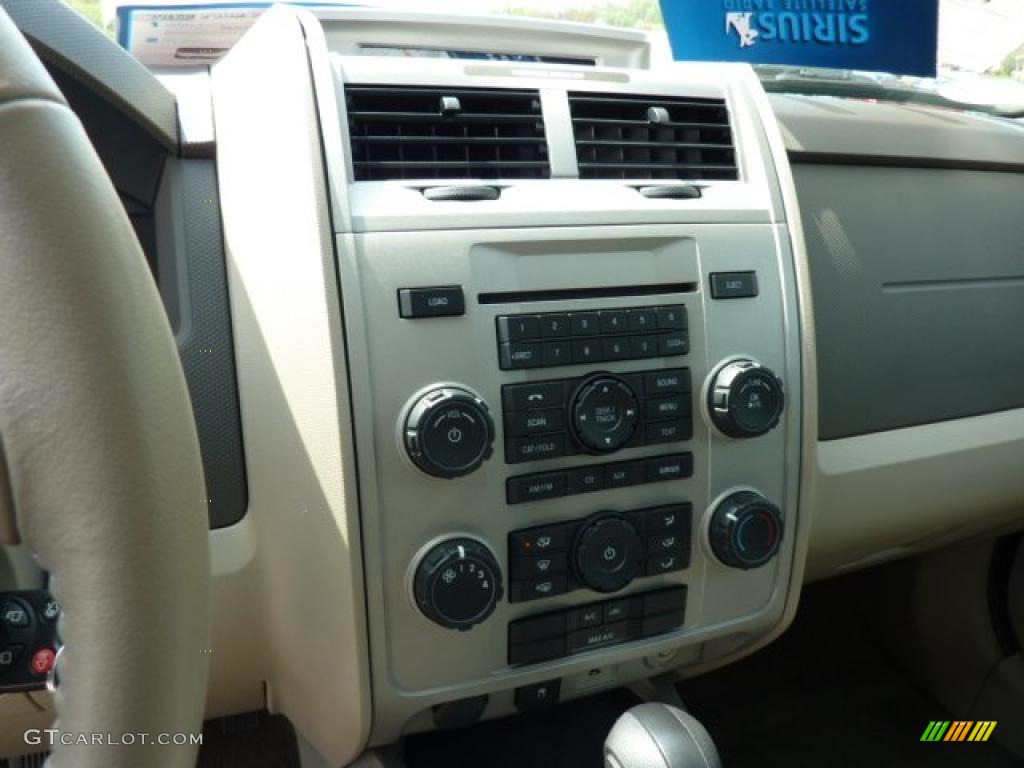 2009 Escape XLT V6 4WD - White Suede / Charcoal photo #13