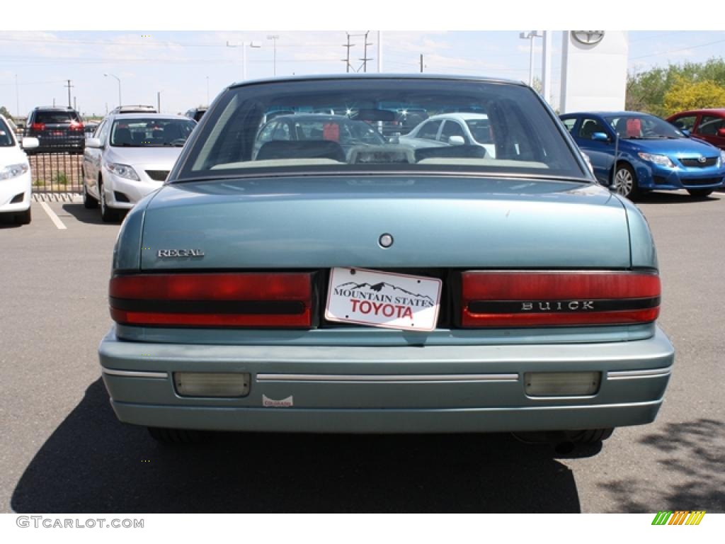 1993 Regal Custom Sedan - Light Sapphire Blue Metallic / Gray photo #3