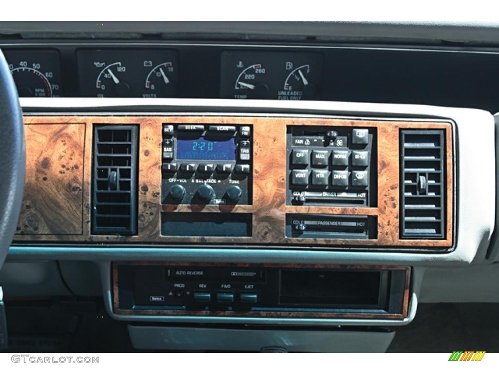 1993 Buick Regal Custom Sedan Controls Photo #49209743