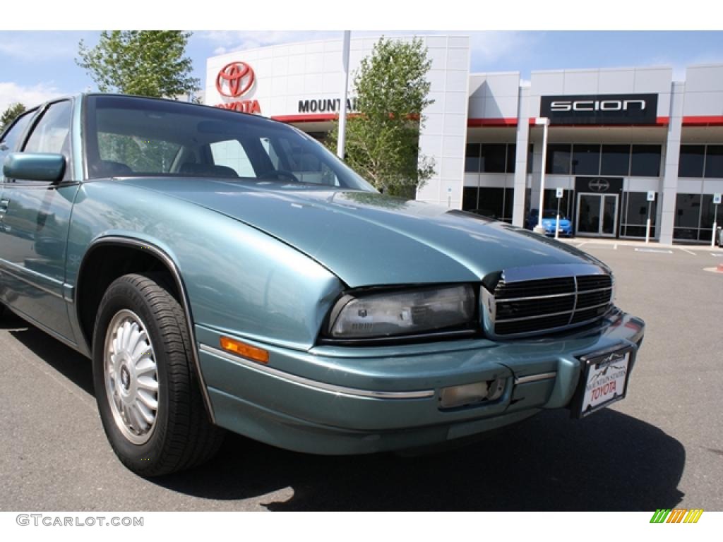 1993 Regal Custom Sedan - Light Sapphire Blue Metallic / Gray photo #25