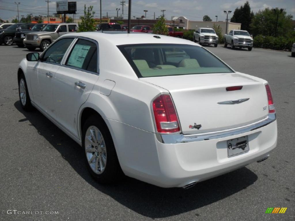 2011 300 Limited - Ivory Tri-Coat Pearl / Black/Light Frost Beige photo #2