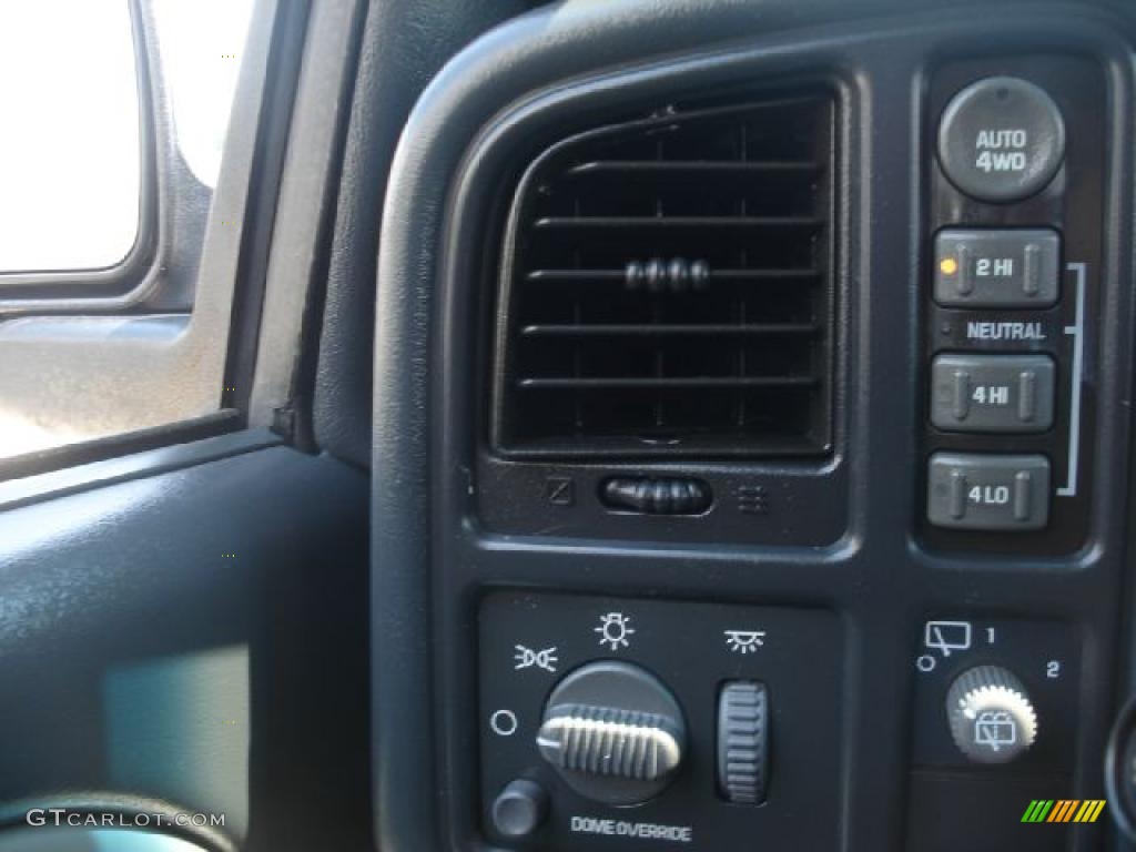 2001 Suburban 1500 LS 4x4 - Light Pewter Metallic / Light Gray/Neutral photo #29