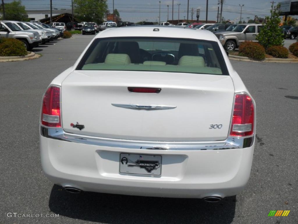 2011 300 Limited - Ivory Tri-Coat Pearl / Black/Light Frost Beige photo #3