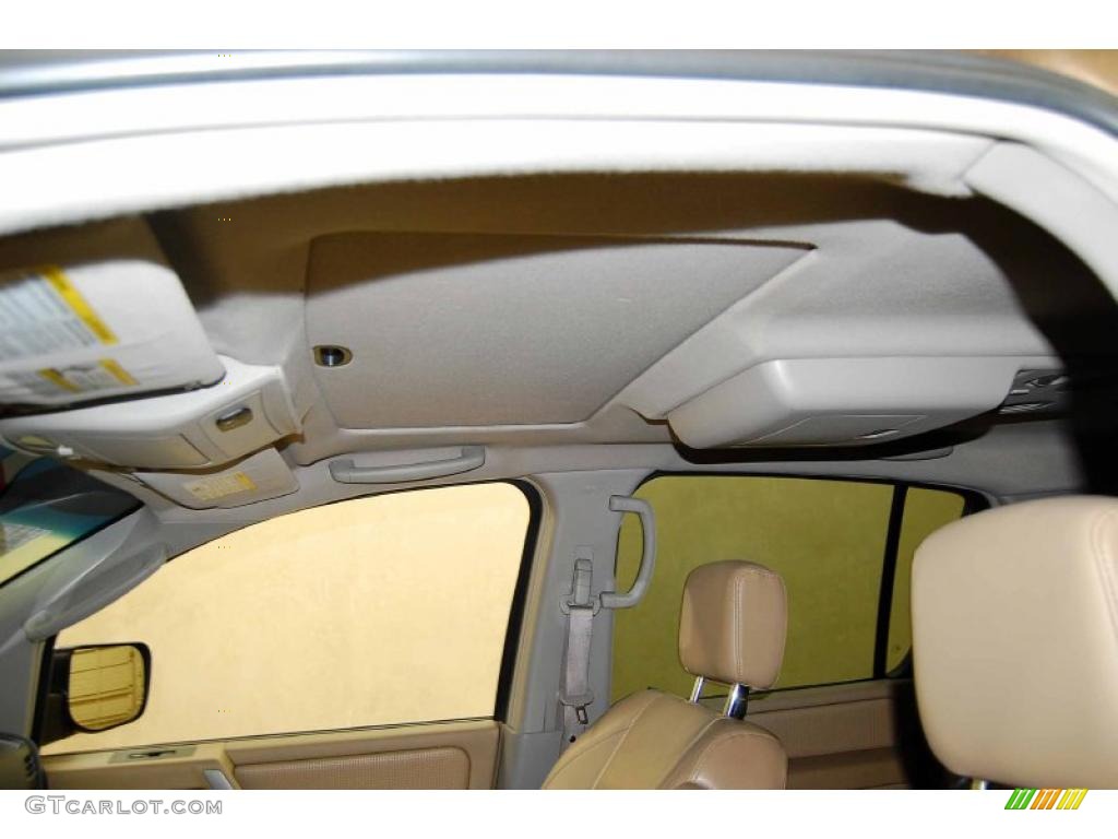 2004 Nissan Armada SE 4x4 Sunroof Photos