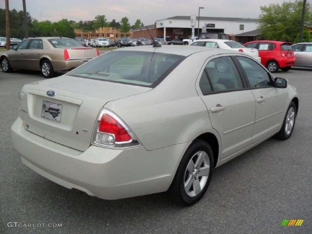 2008 Fusion SE - Dune Pearl Metallic / Camel photo #5