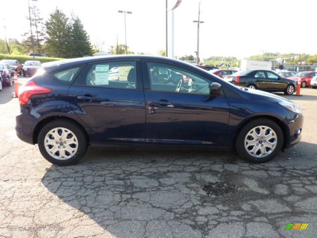 2012 Focus SE 5-Door - Kona Blue Metallic / Charcoal Black photo #5