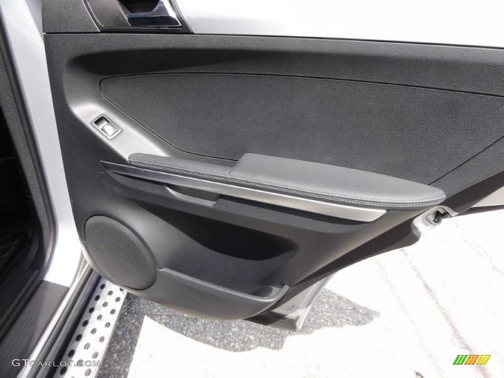 2007 Mercedes-Benz ML 320 CDI 4Matic Black Door Panel Photo #49214105