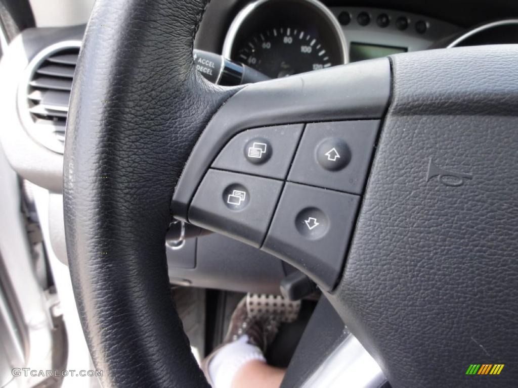 2007 Mercedes-Benz ML 320 CDI 4Matic Controls Photo #49214468