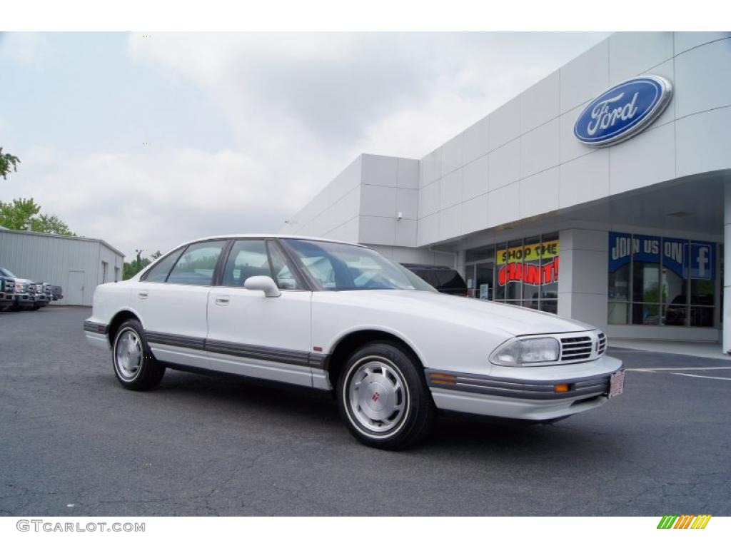 1994 Eighty-Eight Royale - Bright White / Adriatic Blue photo #1