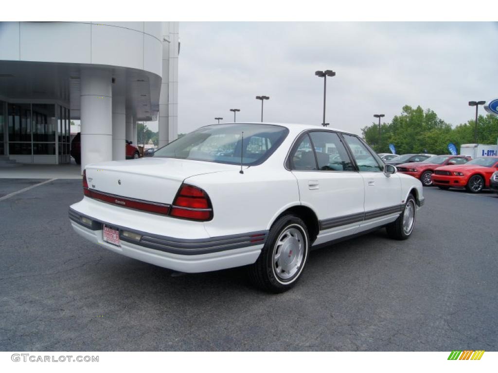 1994 Eighty-Eight Royale - Bright White / Adriatic Blue photo #3