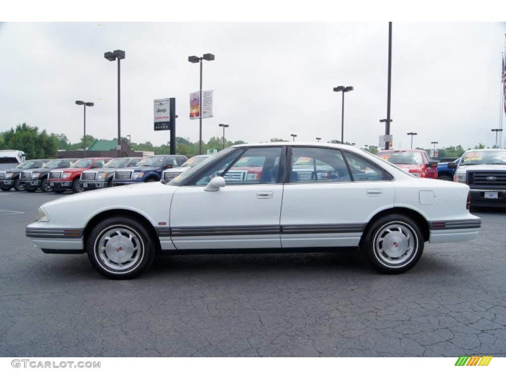 1994 Eighty-Eight Royale - Bright White / Adriatic Blue photo #5