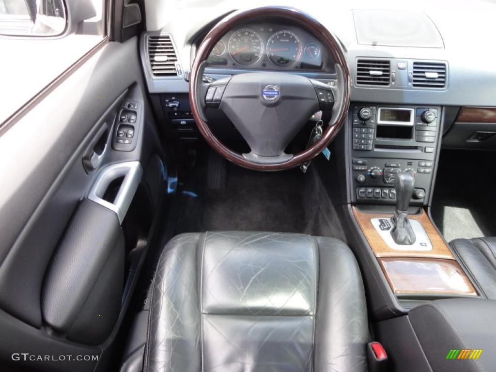 2005 Volvo XC90 V8 AWD Controls Photo #49215047