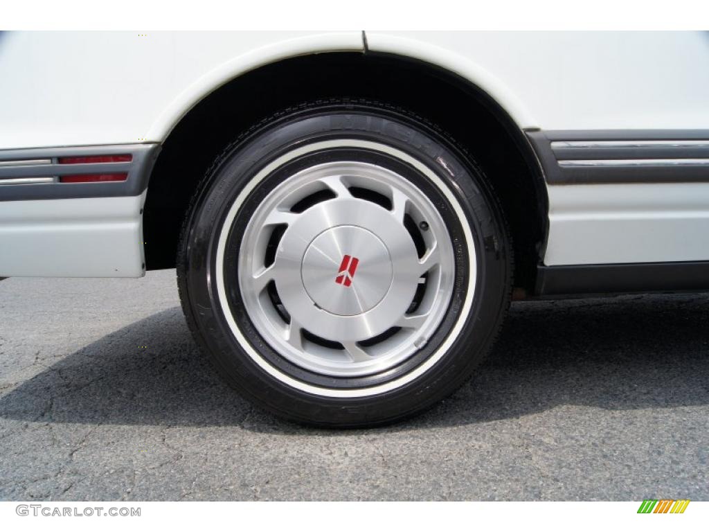 1994 Eighty-Eight Royale - Bright White / Adriatic Blue photo #19