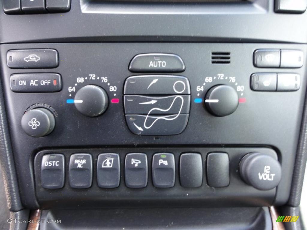 2005 Volvo XC90 V8 AWD Controls Photo #49215242