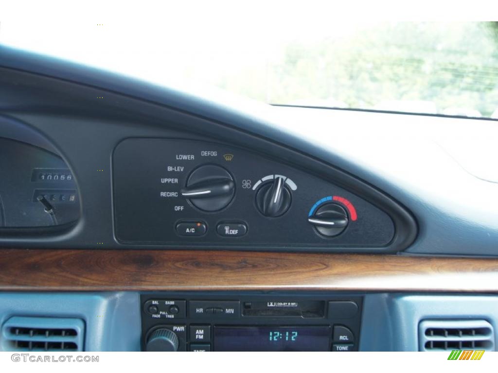 1994 Oldsmobile Eighty-Eight Royale Controls Photo #49215341