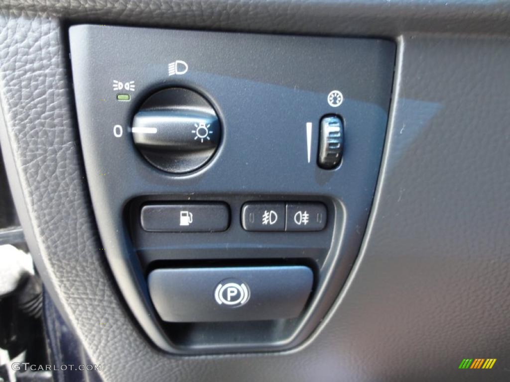 2005 Volvo XC90 V8 AWD Controls Photo #49215383