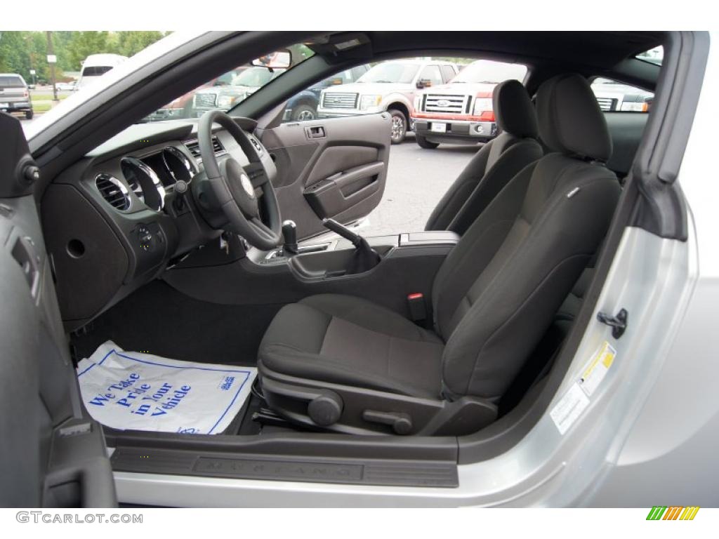 Charcoal Black Interior 2010 Ford Mustang GT Coupe Photo #49216188