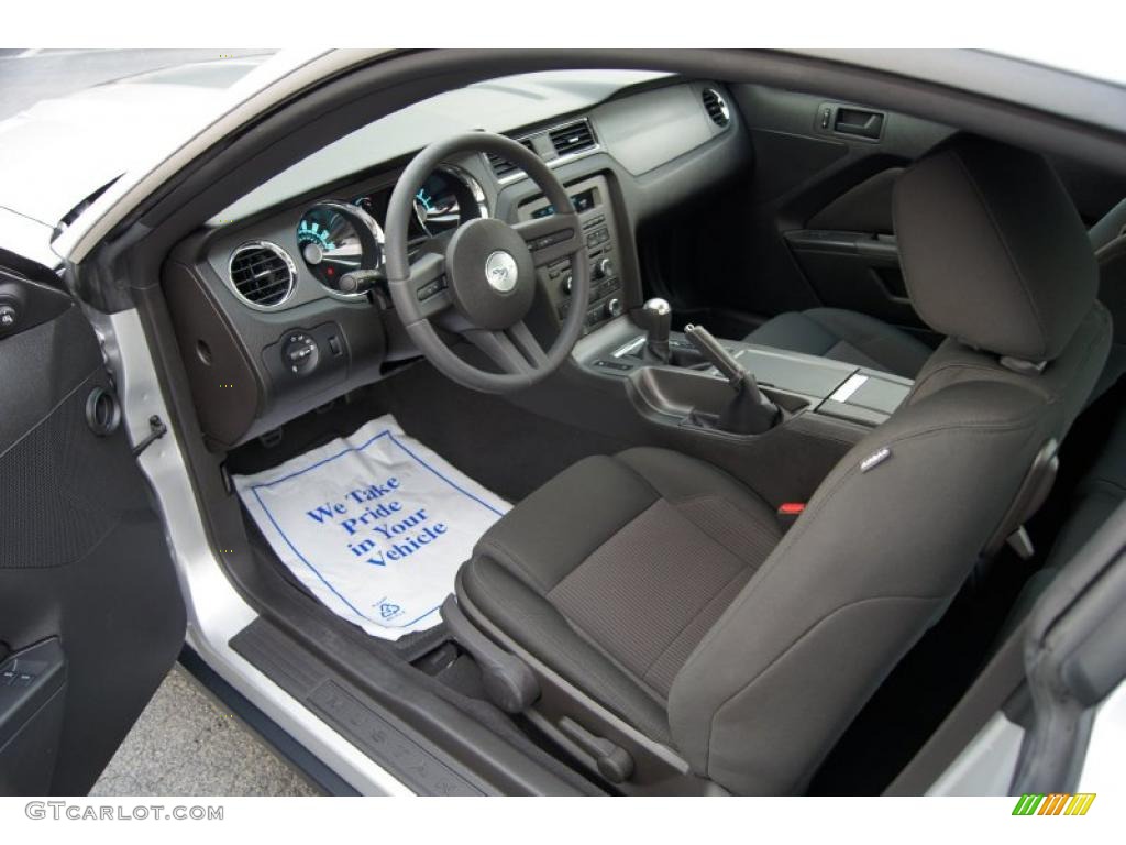 Charcoal Black Interior 2010 Ford Mustang GT Coupe Photo #49216379