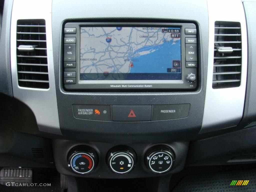 2010 Mitsubishi Outlander ES 4WD Navigation Photos