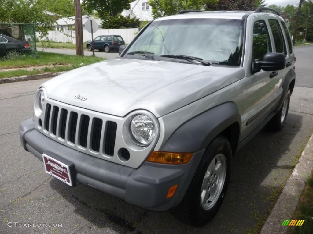 2005 Liberty Sport - Bright Silver Metallic / Medium Slate Gray photo #2