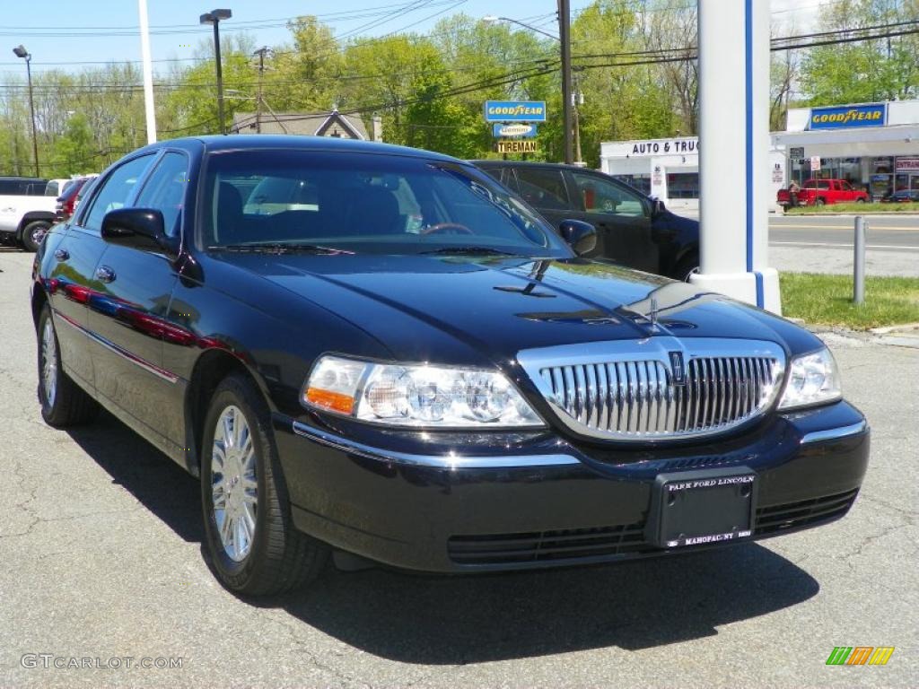 2010 Town Car Continental Edition - Black / Black photo #2