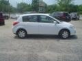 Fresh Powder - Versa 1.8 S Hatchback Photo No. 4