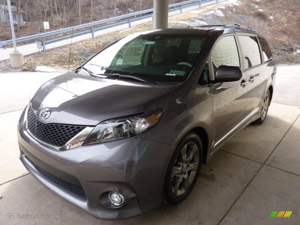 2011 Sienna SE - Predawn Gray Mica / Dark Charcoal photo #5