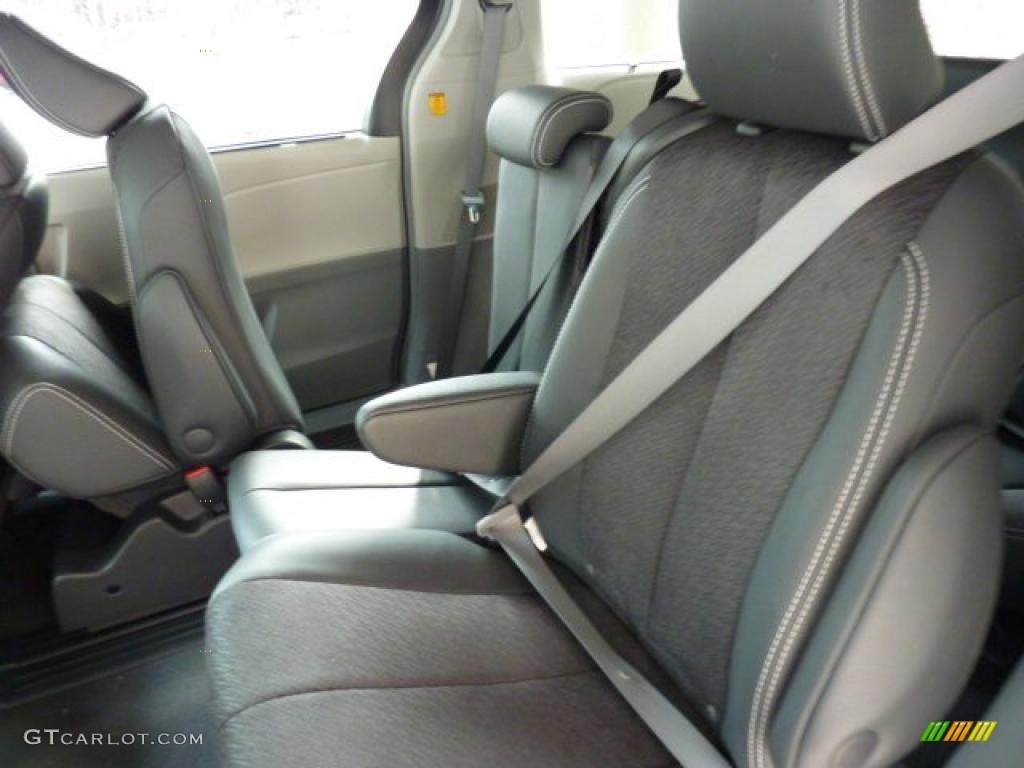 Dark Charcoal Interior 2011 Toyota Sienna SE Photo #49227278