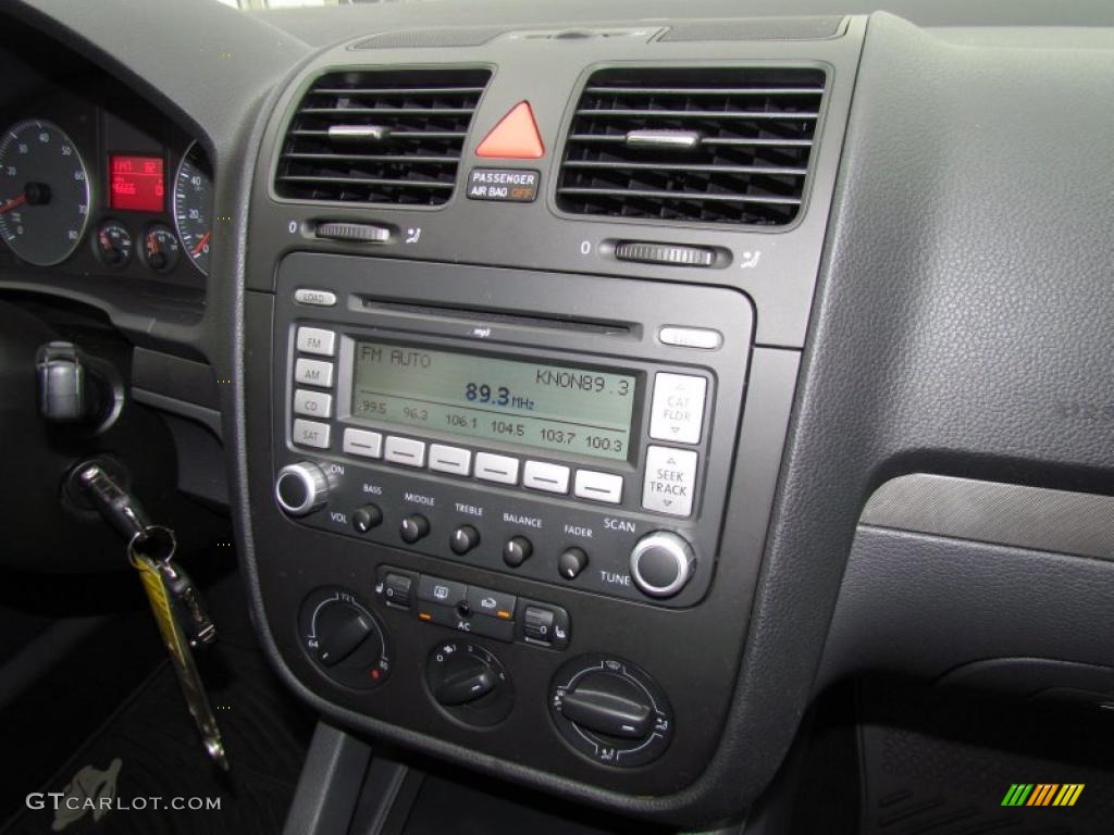 2007 Volkswagen Rabbit 4 Door Controls Photo #49227284