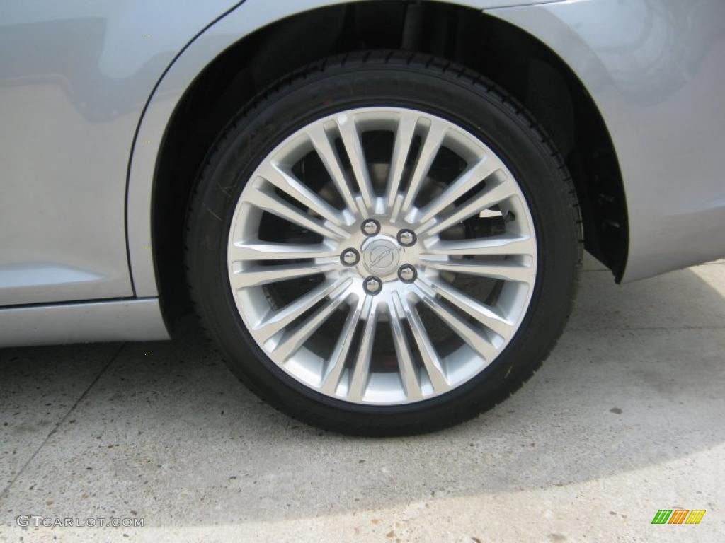 2011 Chrysler 300 Limited Wheel Photo #49231634