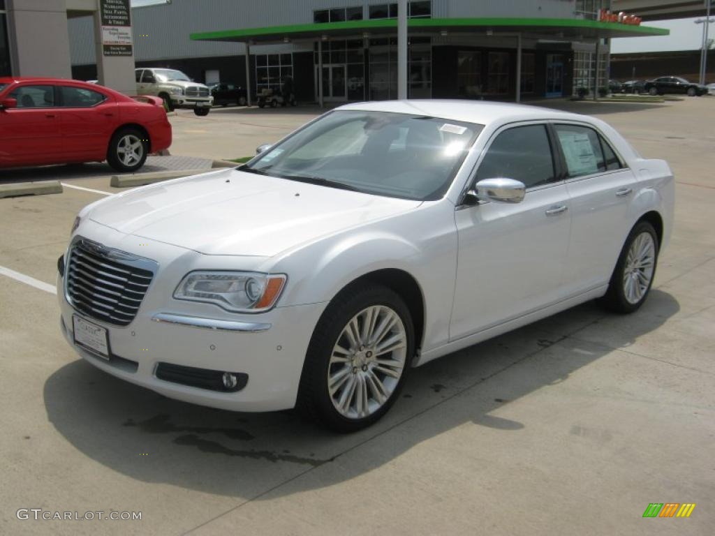 Ivory Tri-Coat Pearl 2011 Chrysler 300 C Hemi Exterior Photo #49231718
